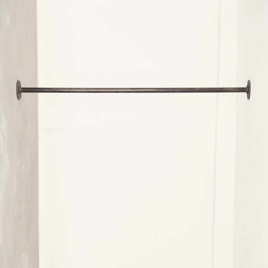 Kleiderstange Industrial Design zwischen Wand Wänden in Wunschgröße auf Maß aus Wasserrohr Temperguss schwarz